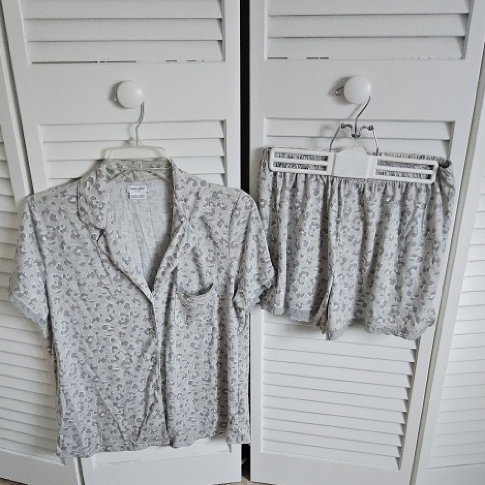 Splendid Gray Leopard Print Pajama Set